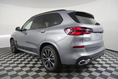 Skyscraper Grey Metallic 2026 BMW X5 sDrive40i