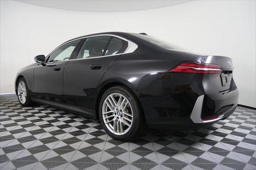 2025 BMW 530 i