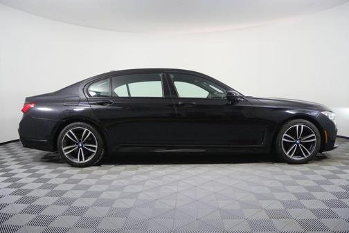 2022 BMW 740 i xDrive
