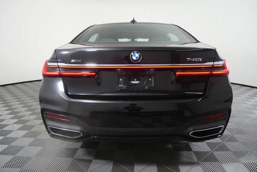 2022 BMW 740 i xDrive