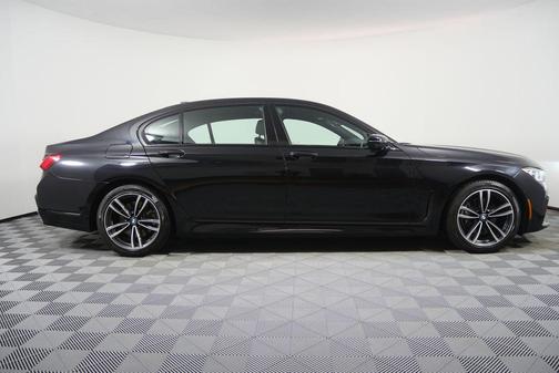 2022 BMW 740 i xDrive