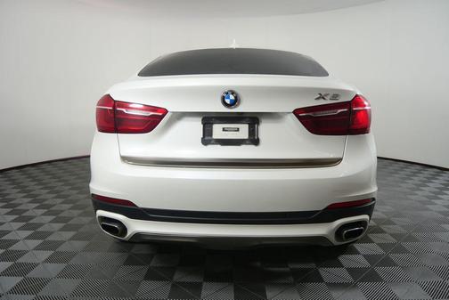 Mineral White Metallic 2019 BMW X6 sDrive35i