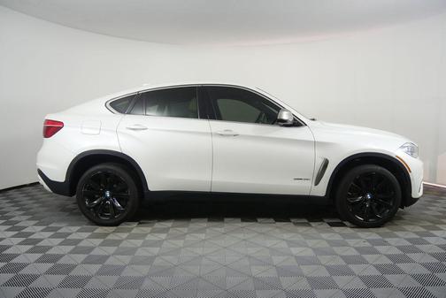 Mineral White Metallic 2019 BMW X6 sDrive35i