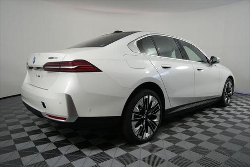 2025 BMW i5 eDrive40