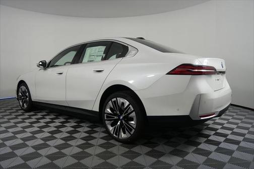2025 BMW i5 eDrive40