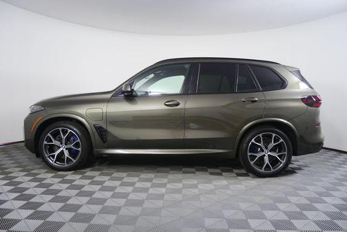 Manhattan Green Metallic 2026 BMW X5 PHEV xDrive50e
