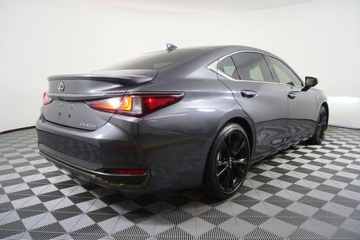 2024 Lexus ES 300h F SPORT Handling