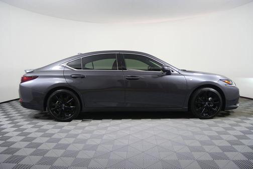 2024 Lexus ES 300h F SPORT Handling