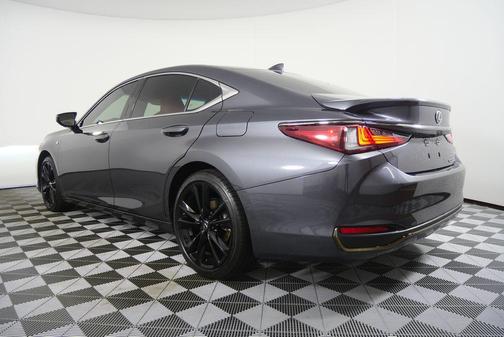 2024 Lexus ES 300h F SPORT Handling