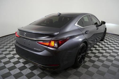 2024 Lexus ES 300h F SPORT Handling