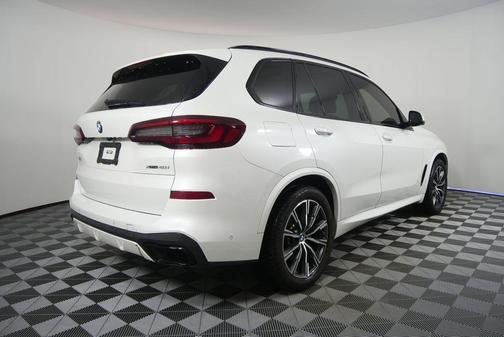 Mineral White Metallic 2022 BMW X5 xDrive40i