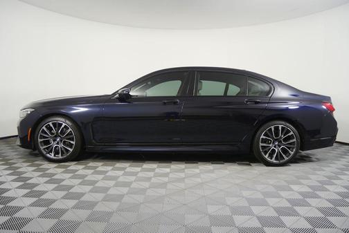 2022 BMW 740 i