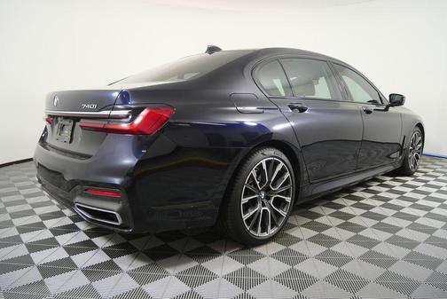 2022 BMW 740 i