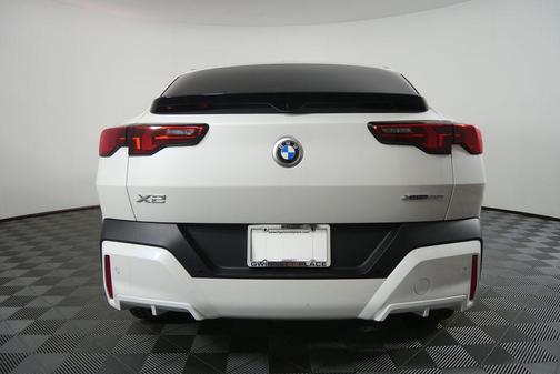 Mineral White Metallic 2026 BMW X2 xDrive28i