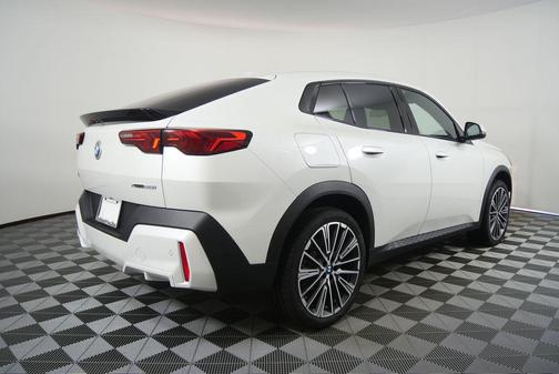 Mineral White Metallic 2026 BMW X2 xDrive28i