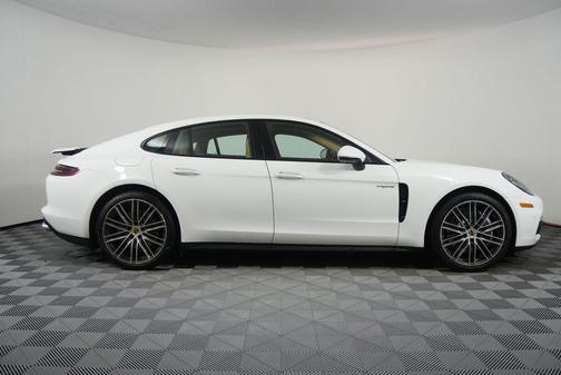 2019 Porsche Panamera 4