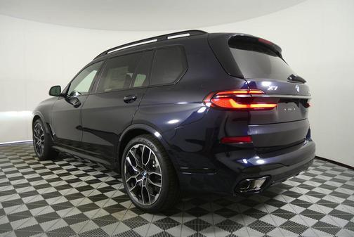 Carbon Black Metallic 2027 BMW X7 xDrive40i