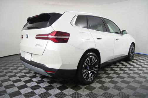 Mineral White Metallic 2025 BMW X3 30 xDrive