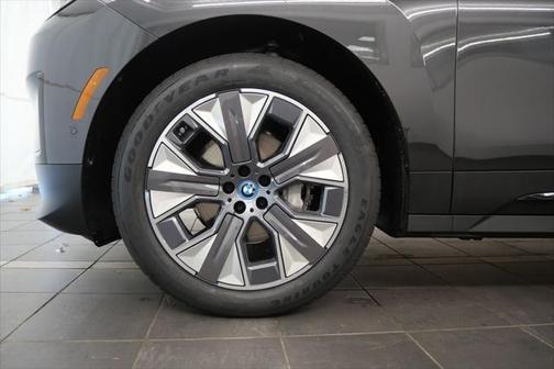 2025 BMW iX xDrive50