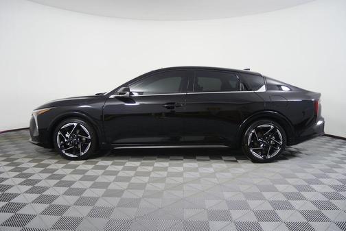 Aurora Black Pearl 2025 Kia K4 GT-Line