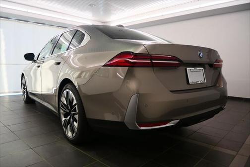 2025 BMW 530 i
