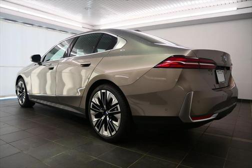 2025 BMW 530 i