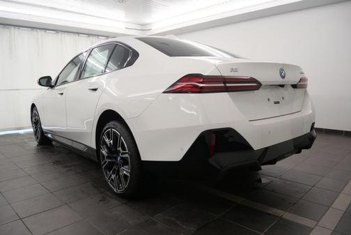 2025 BMW i5 xDrive40