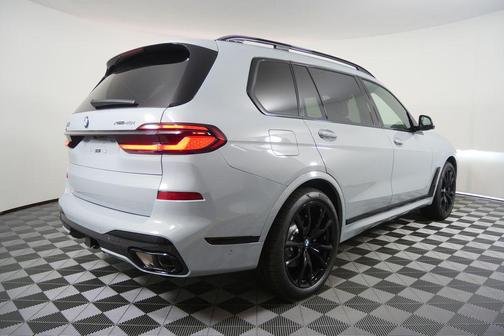 Brooklyn Grey Metallic 2027 BMW X7 xDrive40i