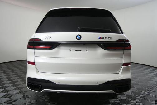 Mineral White Metallic 2027 BMW X7 M60i