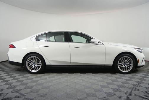 Alpine White 2025 BMW 530 xDrive