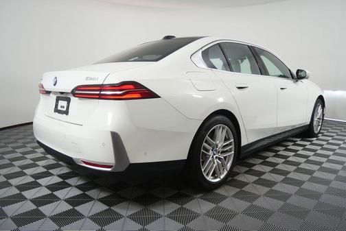 Alpine White 2025 BMW 530 xDrive