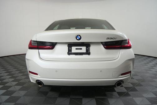 Mineral White Metallic 2025 BMW 330 330i
