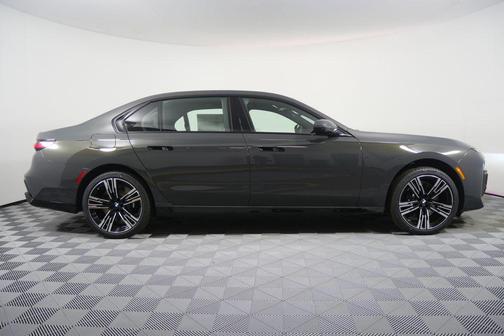Dravit Grey Metallic 2026 BMW 760 xDrive