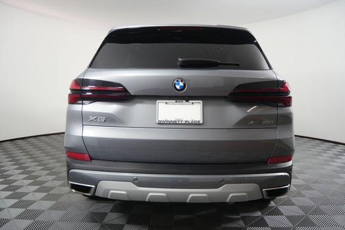 Gray Metallic 2025 BMW X5 xDrive40i
