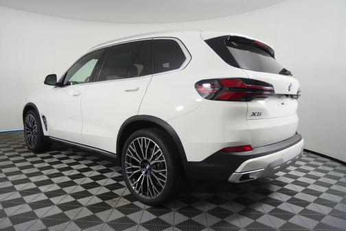 Alpine White 2026 BMW X5 xDrive40i