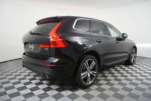 2021 Volvo XC60 T5 Momentum