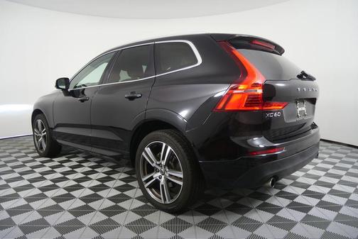 2021 Volvo XC60 T5 Momentum