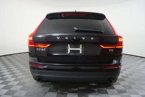 2021 Volvo XC60 T5 Momentum