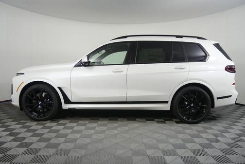 Mineral White Metallic 2027 BMW X7 xDrive40i