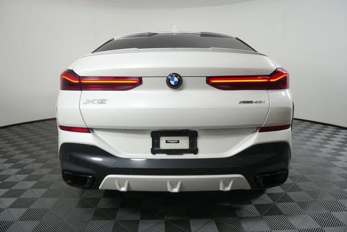 Mineral White Metallic 2023 BMW X6 xDrive40i