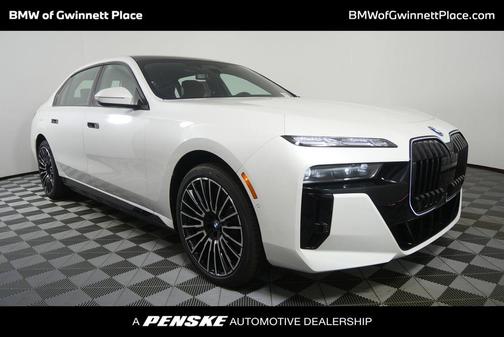 Mineral White Metallic 2026 BMW i7 xDrive60