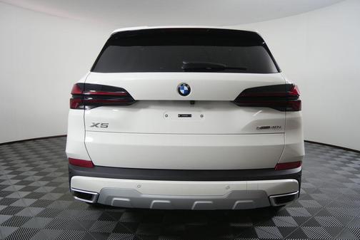 Alpine White 2026 BMW X5 sDrive40i