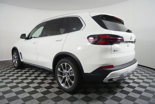 Alpine White 2026 BMW X5 sDrive40i