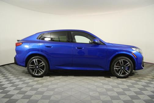 Portimao Blue Metallic 2025 BMW X2 xDrive28i