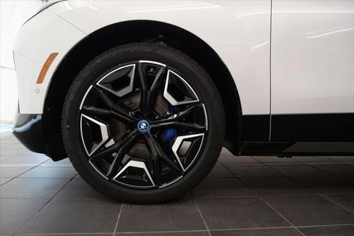 2025 BMW iX xDrive50