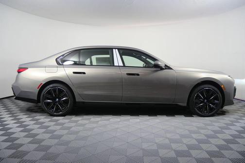 2026 BMW 740 i