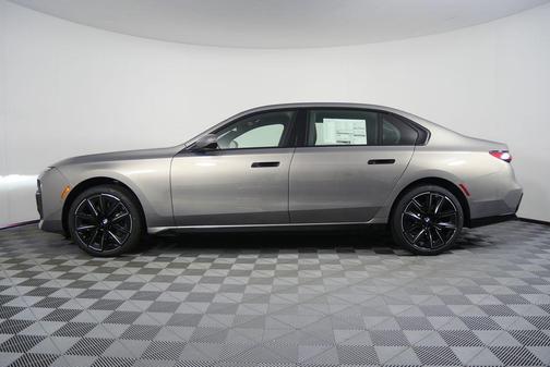 2026 BMW 740 i