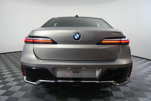 2026 BMW 740 i