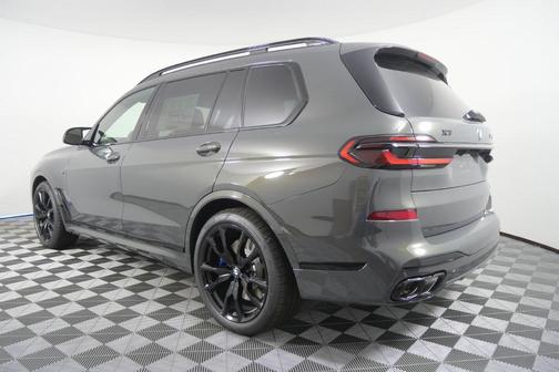 Dravit Grey Metallic 2027 BMW X7 M60i