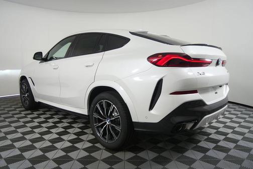 Mineral White Metallic 2027 BMW X6 xDrive40i